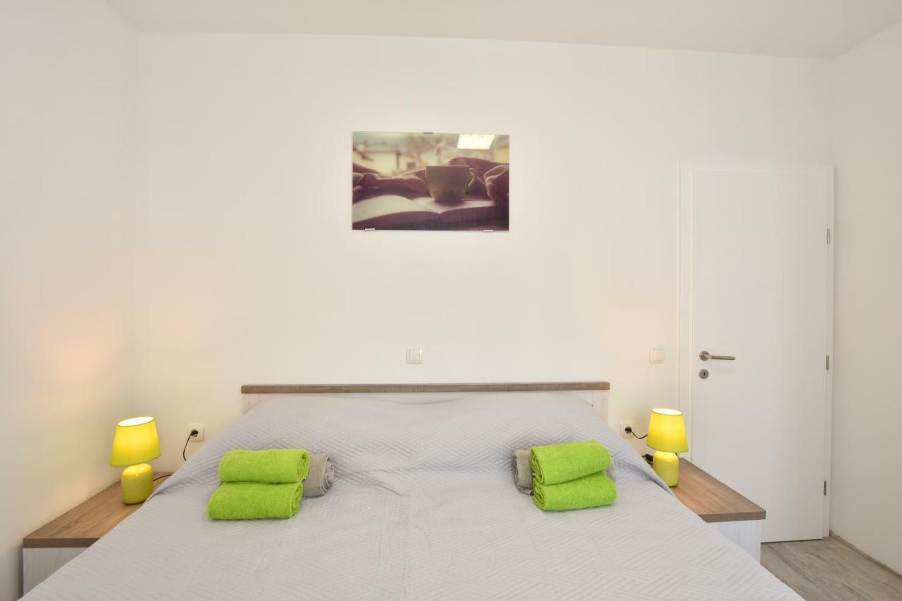 Apartmani Iva&Ante Dugi Rat Exteriör bild