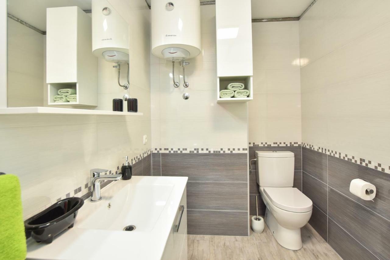 Apartmani Iva&Ante Dugi Rat Exteriör bild