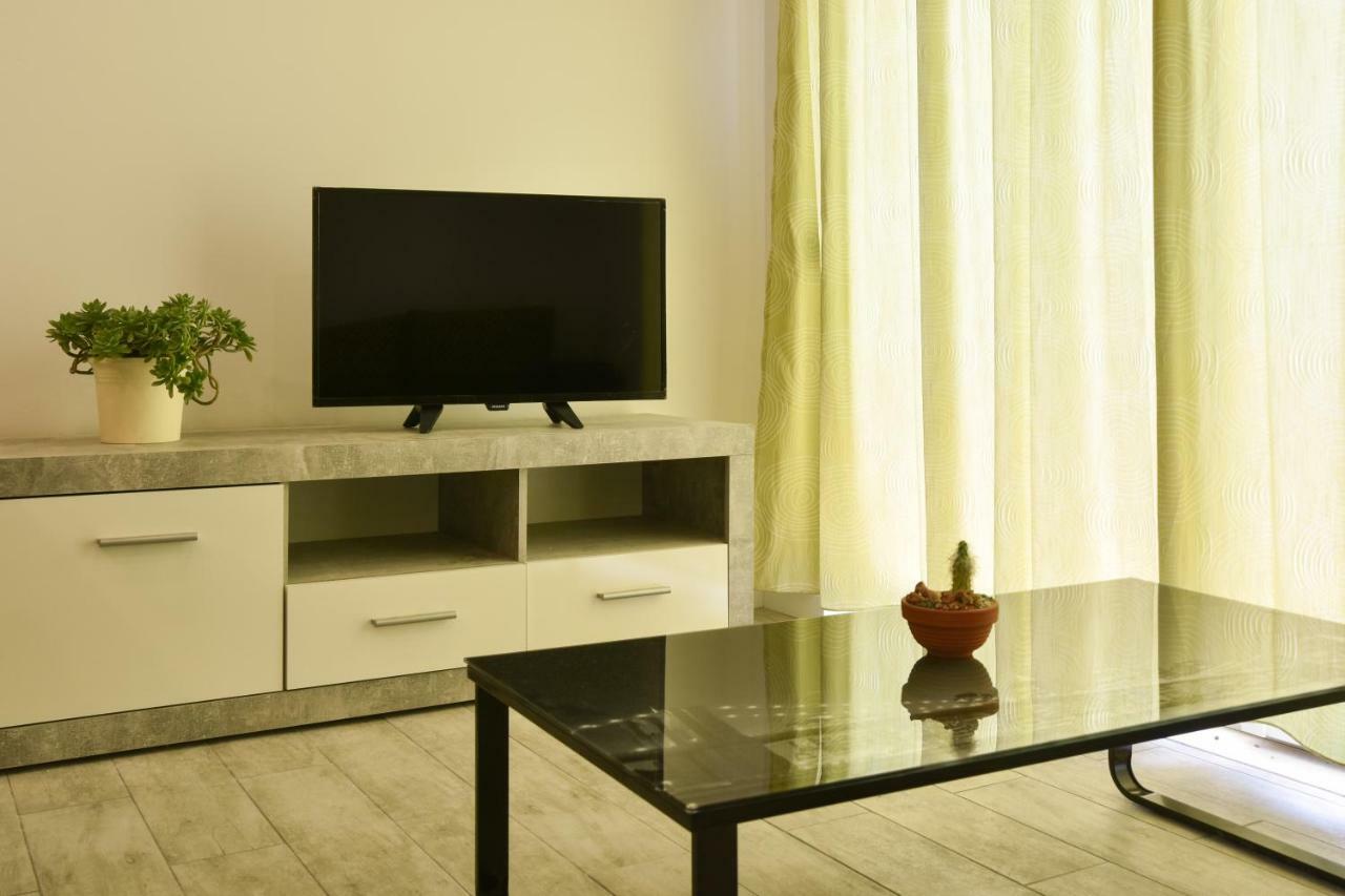 Apartmani Iva&Ante Dugi Rat Exteriör bild