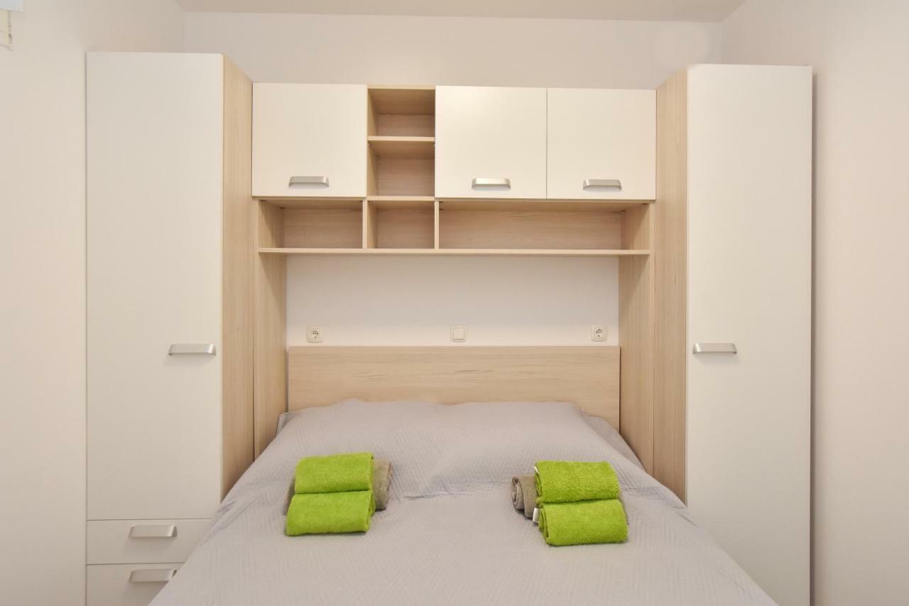 Apartmani Iva&Ante Dugi Rat Exteriör bild